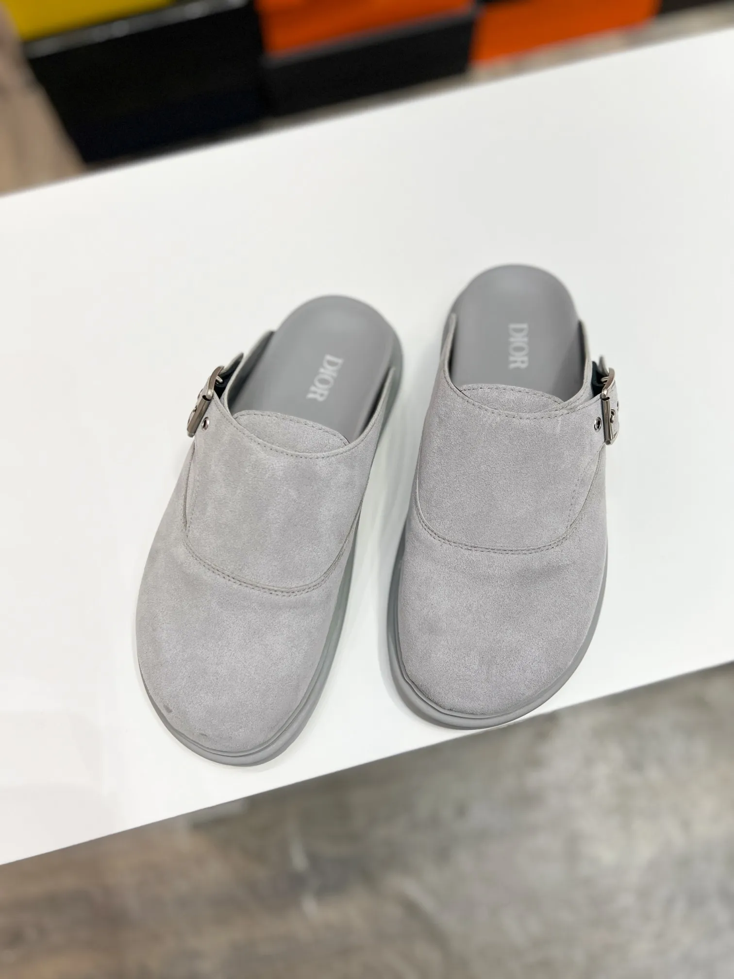 Men's Men's Shoes 💰360 [New Style] 🐝🐝2025ss Dior's latest men's slippers are a must-have. Dior Alias ​​Men's Genuine Leather Slippers This summer new Alias ​​sandal embodies a casual and elegant style. Carefully crafted from grained cow leather and Oblique printed fabric, with cowhide lining! Cross-strap design with metal-clad brass CD Diamond logo. The imported cowhide leather and rubber sole adds sophistication and comfort, while Oblique print-effect anti-slip panels add style. Code: 38-44 (45 can be customized